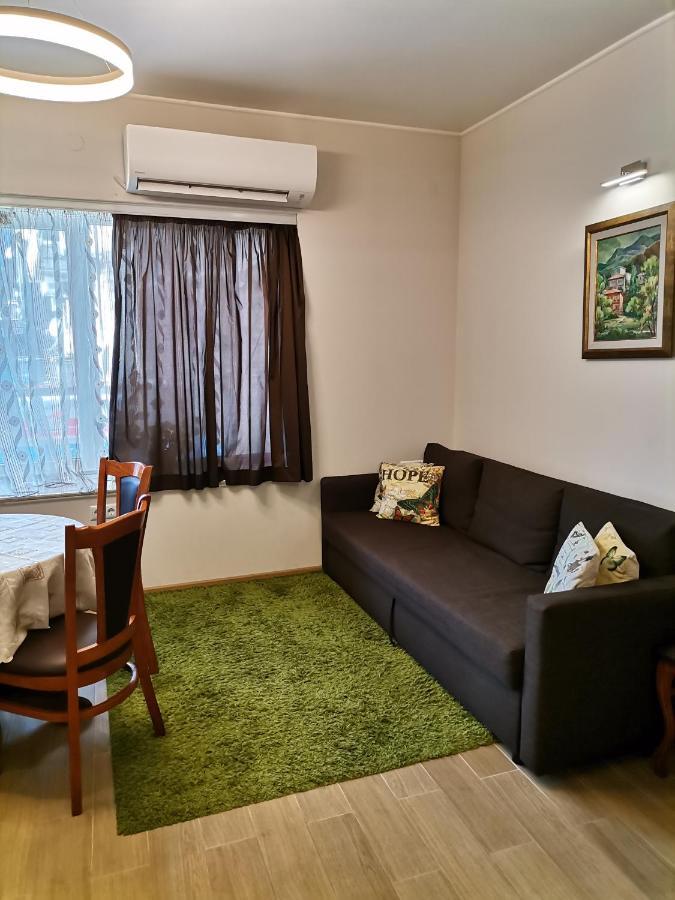 Guest Apartment Monarch Smoljan Esterno foto